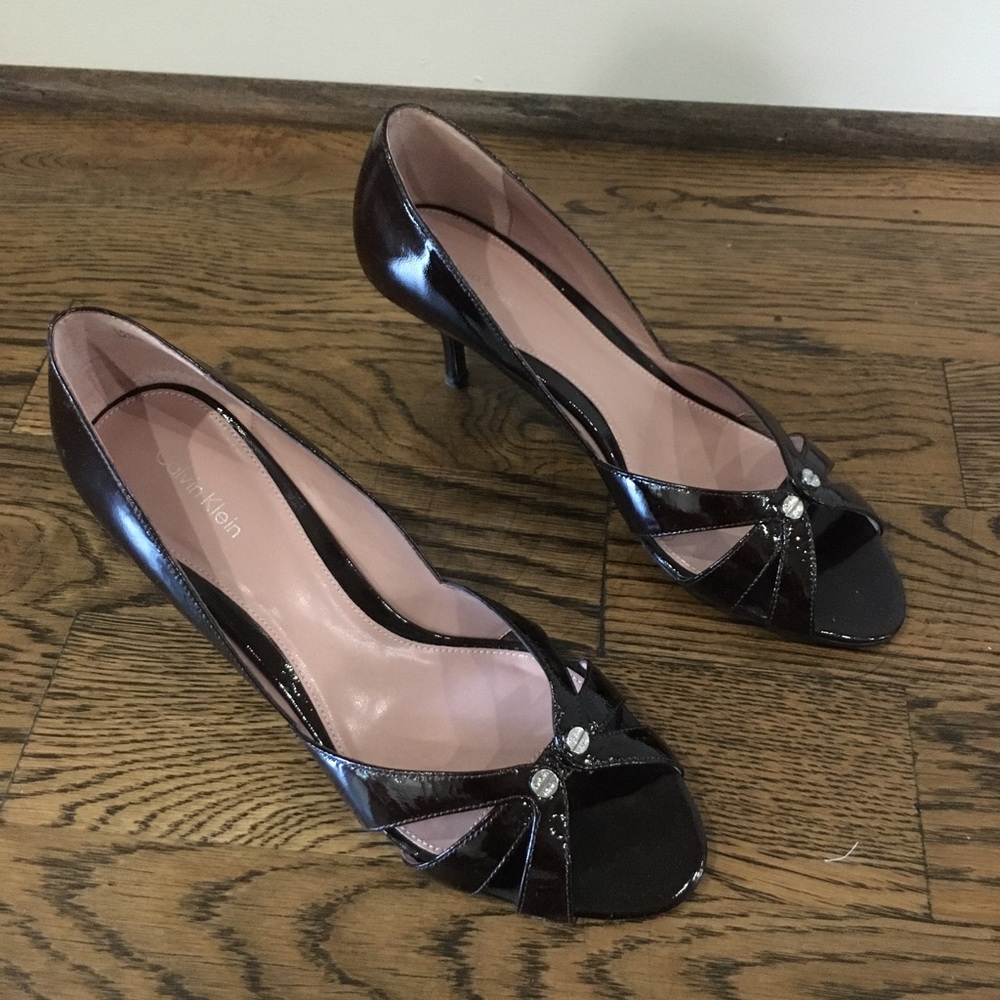 Calvin Klein brown patent leather kitten heel